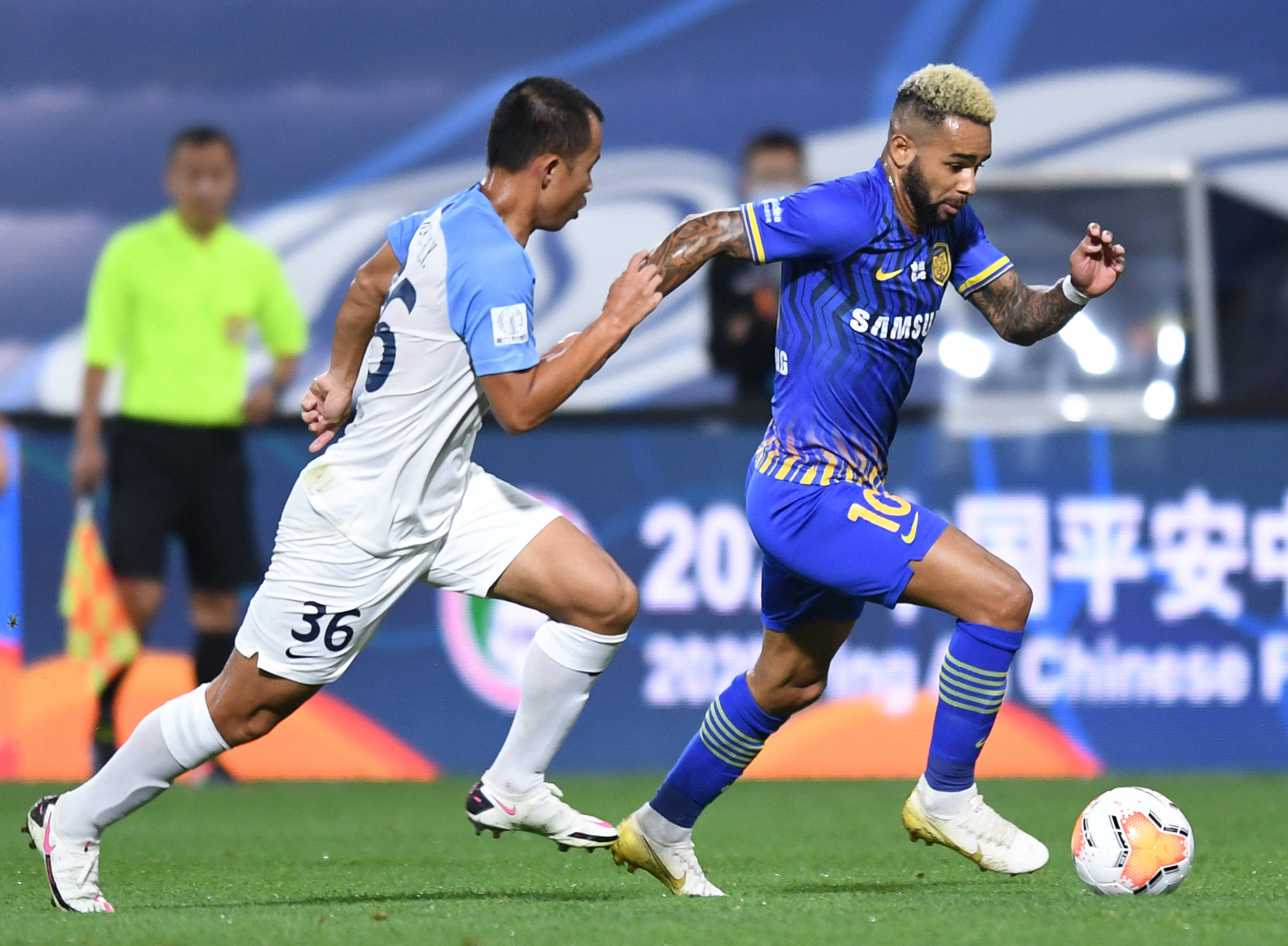 苏宁客场不敌富力，失分不多，仍在榜首